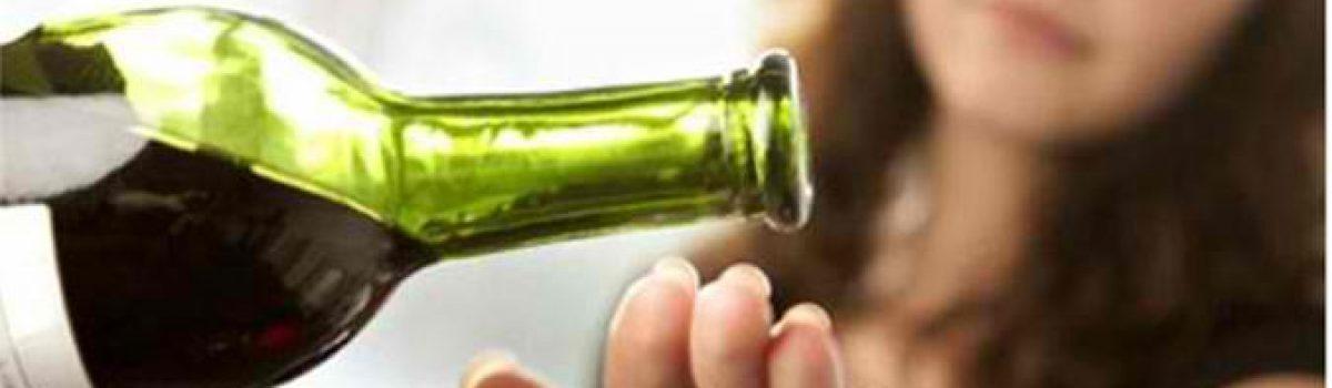 How can I stress the importance of not drinking alcohol to clients who want to lose weight?